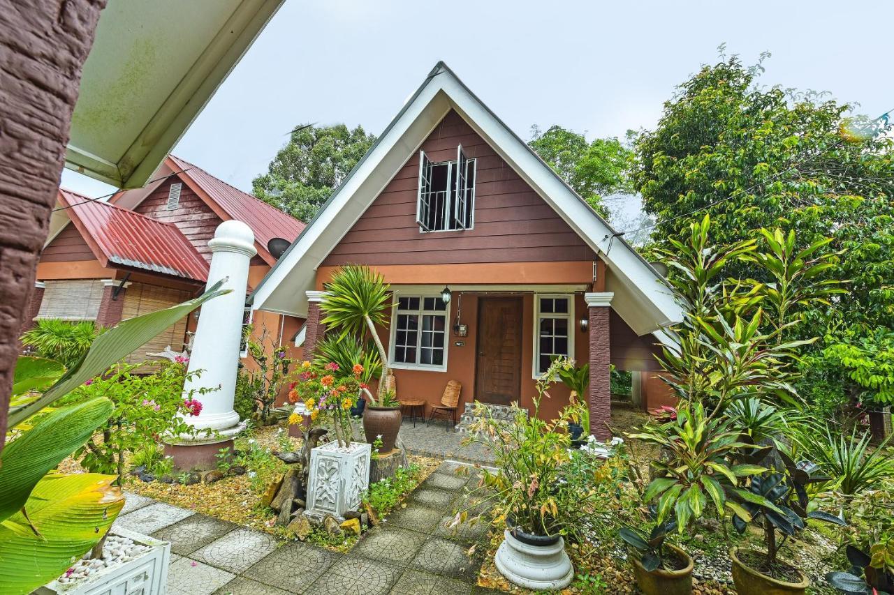 Oyo 90642 Twin Mutiara Chalet & Homestay Jeli Bagian luar foto