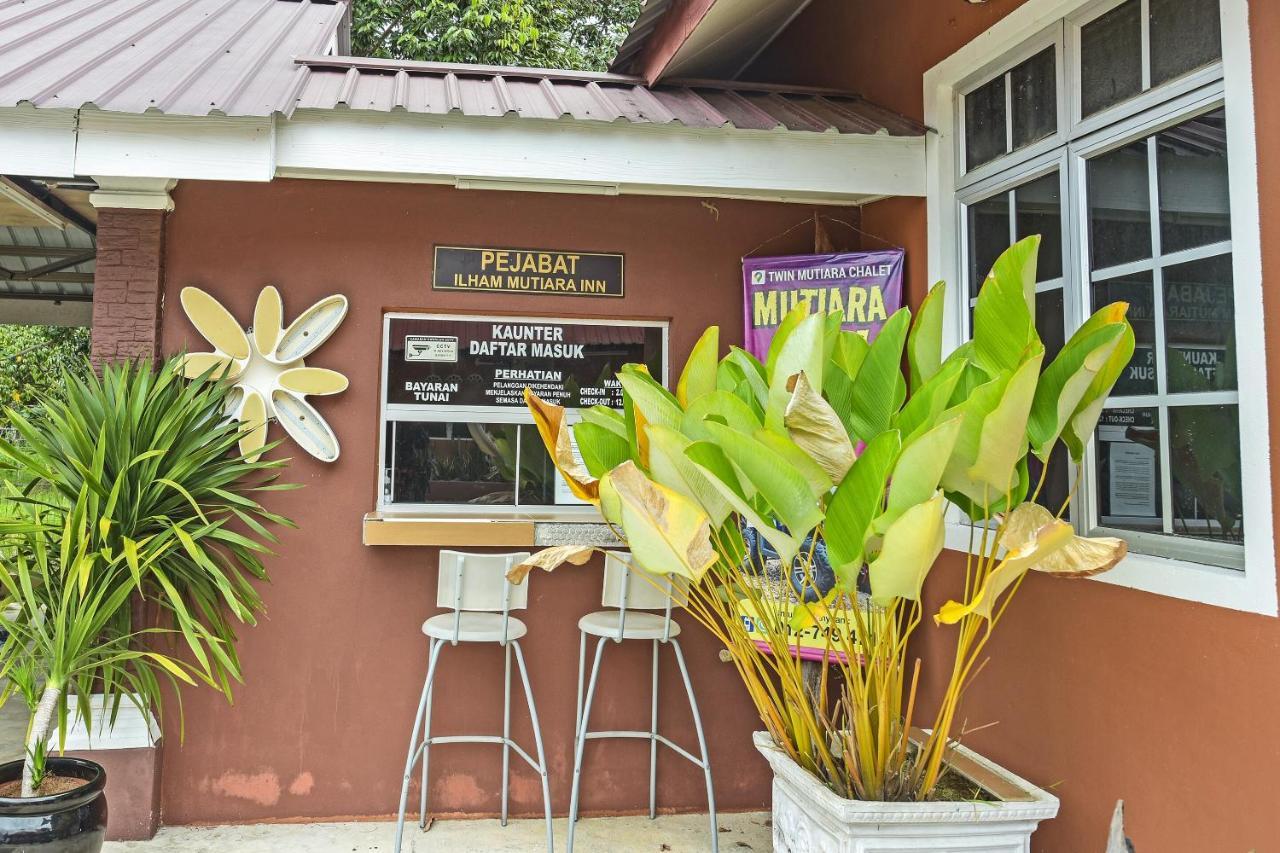 Oyo 90642 Twin Mutiara Chalet & Homestay Jeli Bagian luar foto