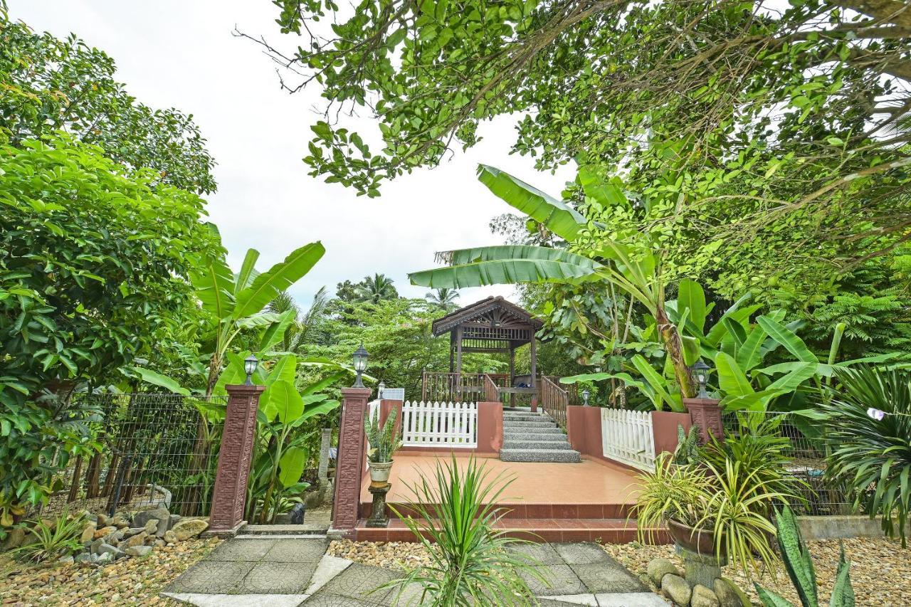 Oyo 90642 Twin Mutiara Chalet & Homestay Jeli Bagian luar foto
