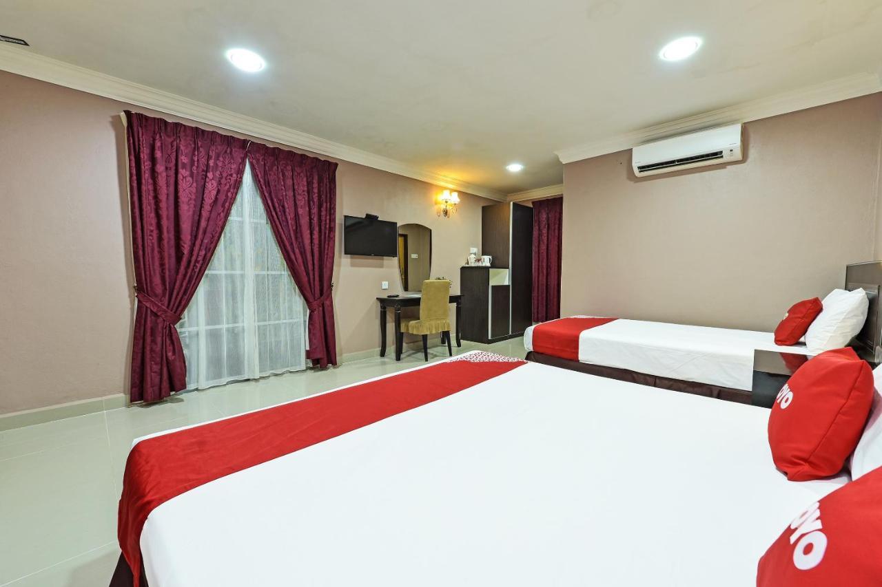 Oyo 90642 Twin Mutiara Chalet & Homestay Jeli Bagian luar foto