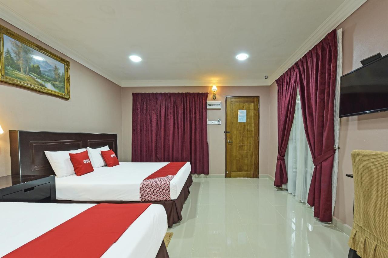 Oyo 90642 Twin Mutiara Chalet & Homestay Jeli Bagian luar foto