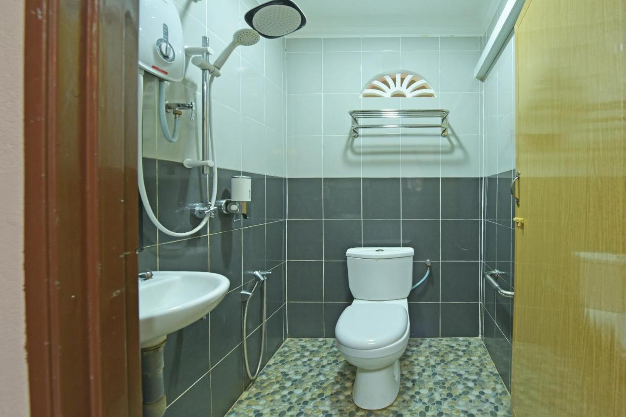 Oyo 90642 Twin Mutiara Chalet & Homestay Jeli Bagian luar foto