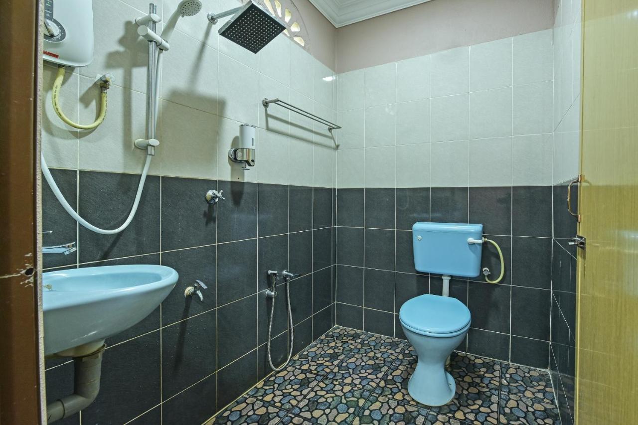 Oyo 90642 Twin Mutiara Chalet & Homestay Jeli Bagian luar foto