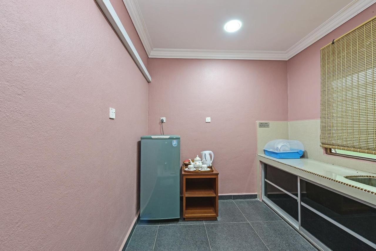 Oyo 90642 Twin Mutiara Chalet & Homestay Jeli Bagian luar foto