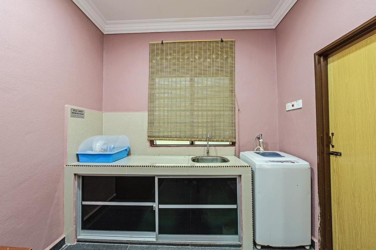 Oyo 90642 Twin Mutiara Chalet & Homestay Jeli Bagian luar foto