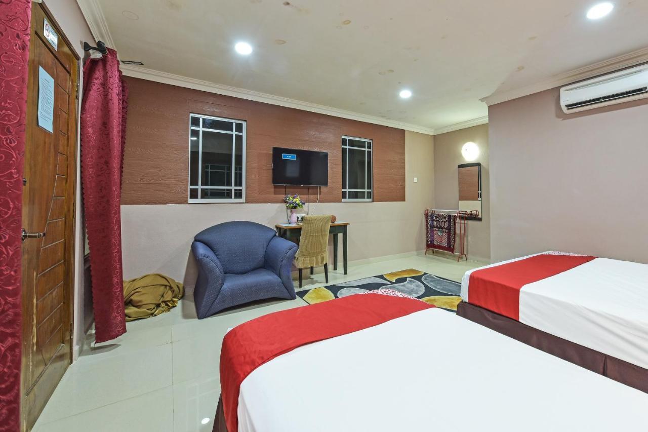 Oyo 90642 Twin Mutiara Chalet & Homestay Jeli Bagian luar foto