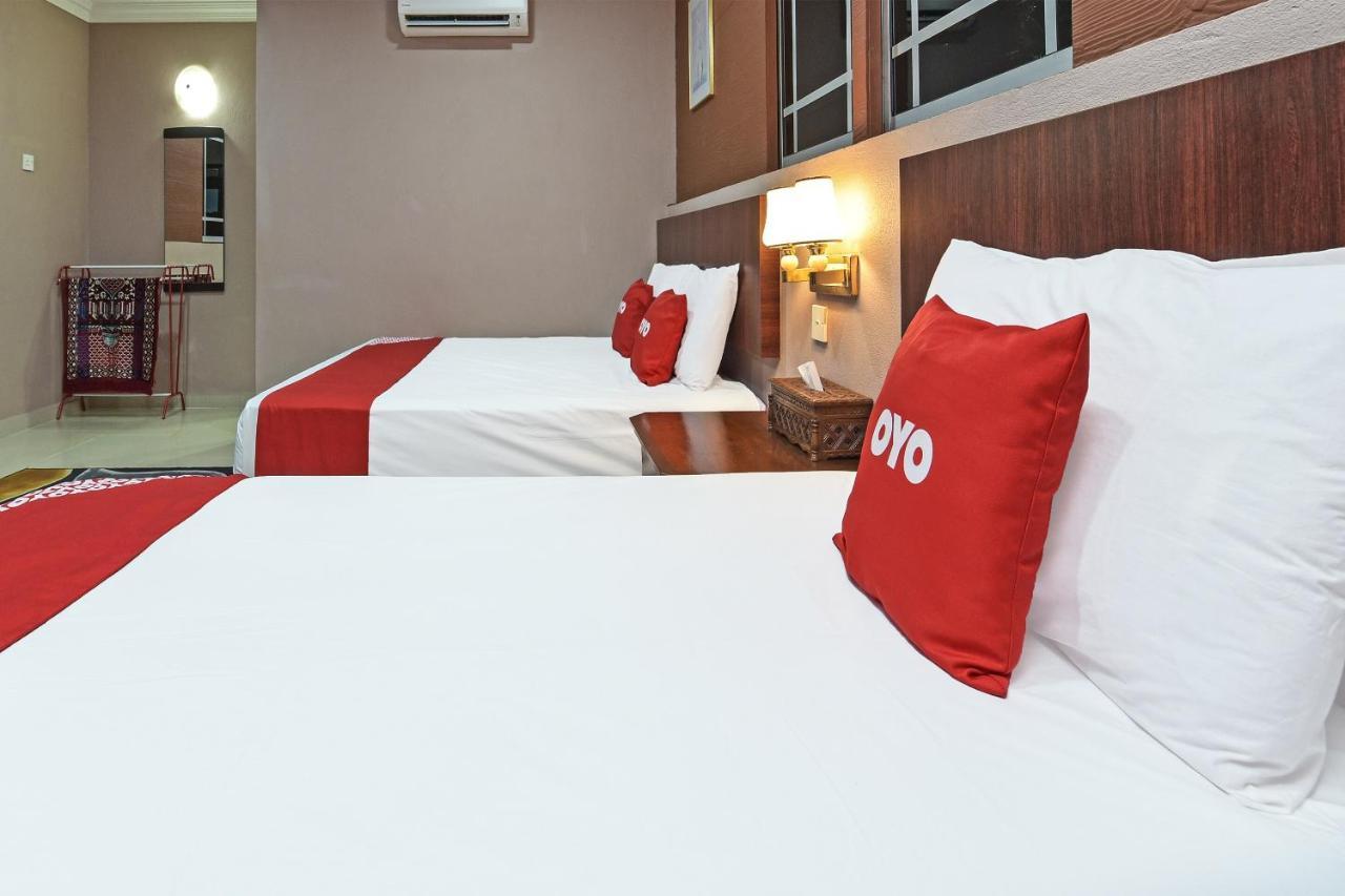 Oyo 90642 Twin Mutiara Chalet & Homestay Jeli Bagian luar foto