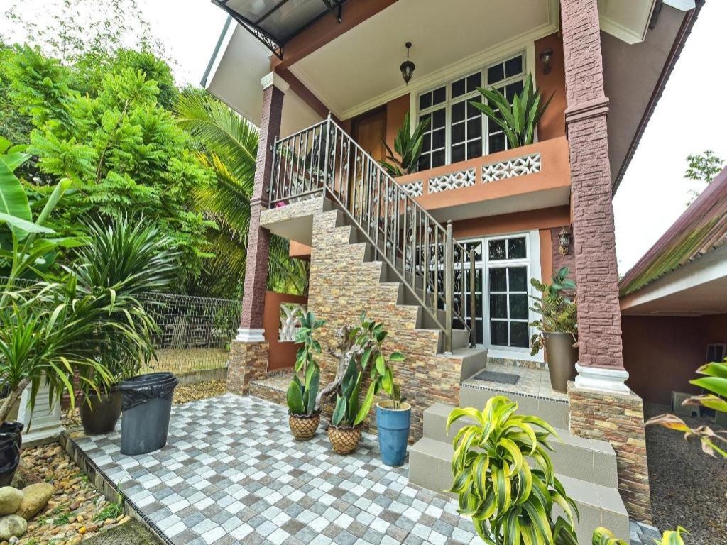 Oyo 90642 Twin Mutiara Chalet & Homestay Jeli Bagian luar foto