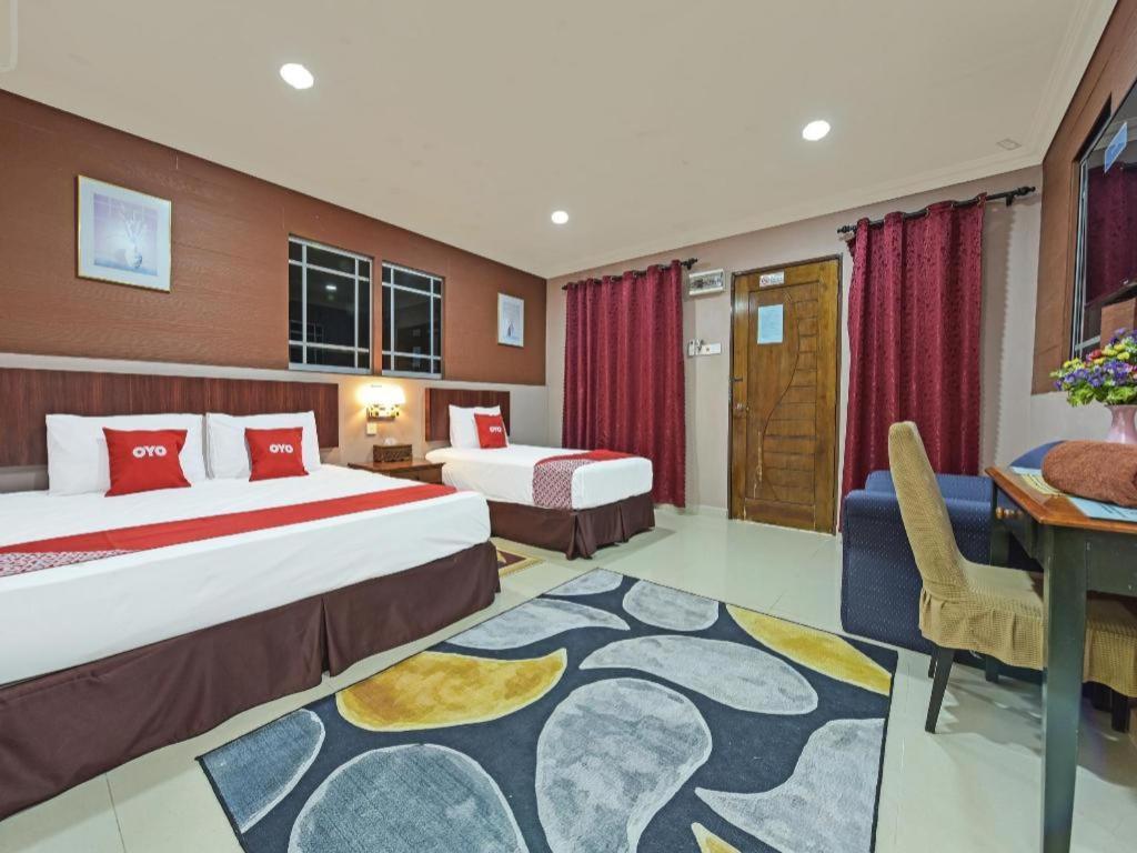 Oyo 90642 Twin Mutiara Chalet & Homestay Jeli Bagian luar foto