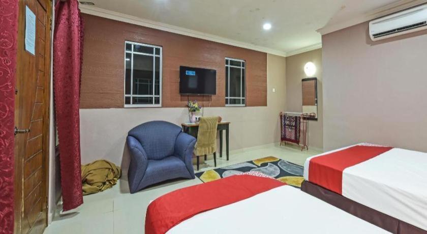 Oyo 90642 Twin Mutiara Chalet & Homestay Jeli Bagian luar foto