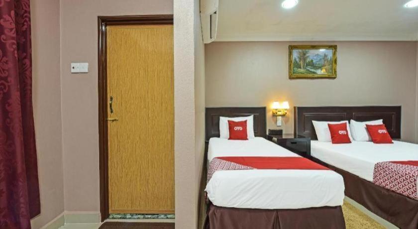 Oyo 90642 Twin Mutiara Chalet & Homestay Jeli Bagian luar foto