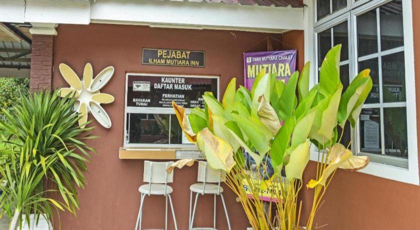 Oyo 90642 Twin Mutiara Chalet & Homestay Jeli Bagian luar foto