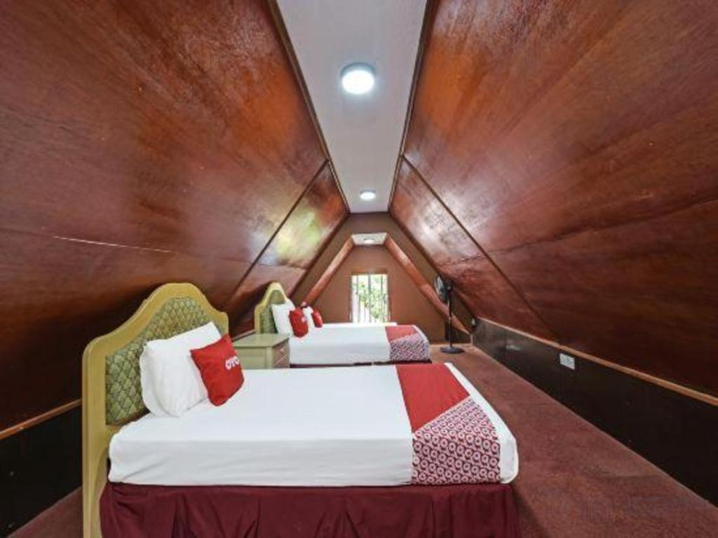 Oyo 90642 Twin Mutiara Chalet & Homestay Jeli Bagian luar foto