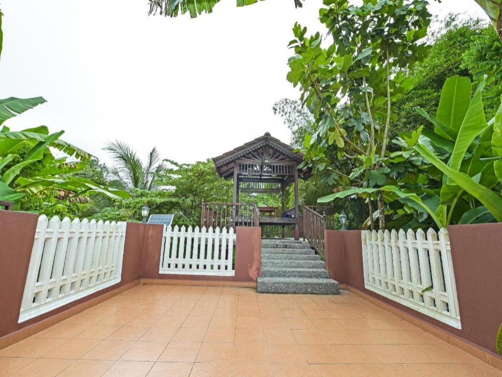 Oyo 90642 Twin Mutiara Chalet & Homestay Jeli Bagian luar foto